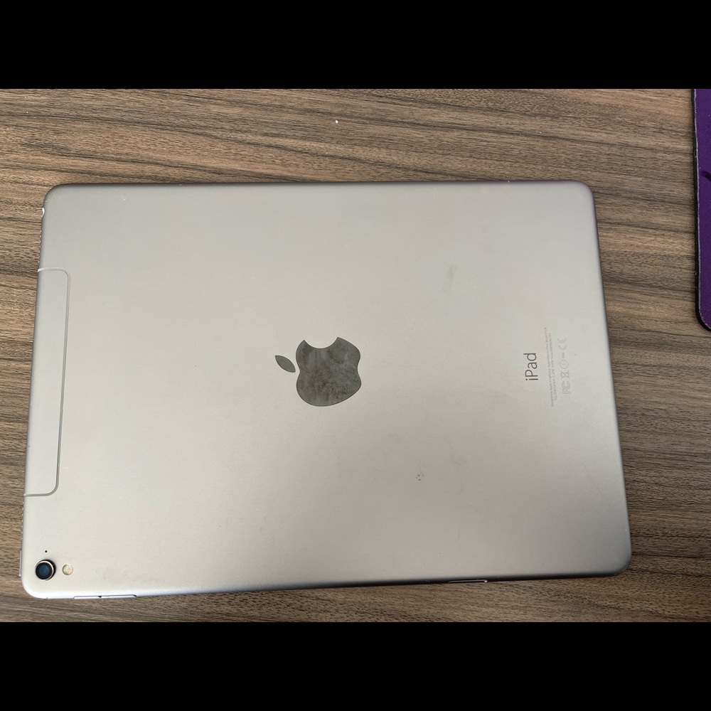 Gray 32GB Apple ipad